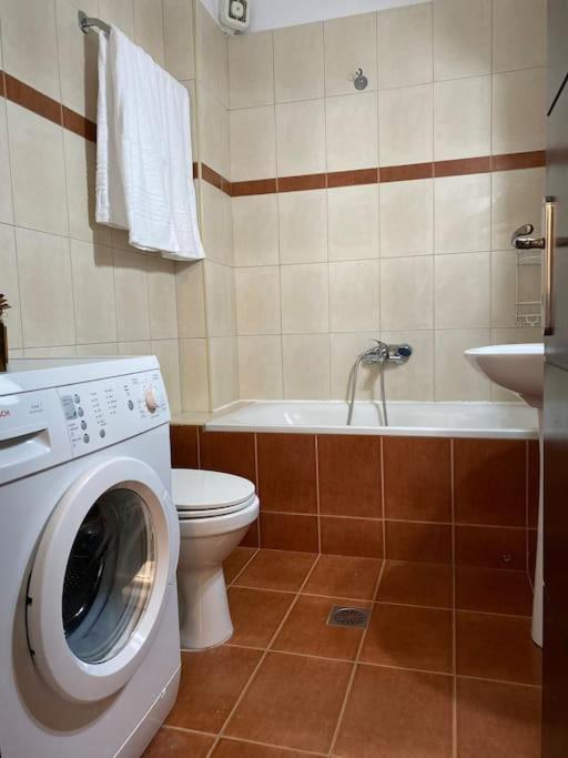 Raise Mirivili Serviced Apartment อเล็กซานโดรโพลิส ภายนอก รูปภาพ