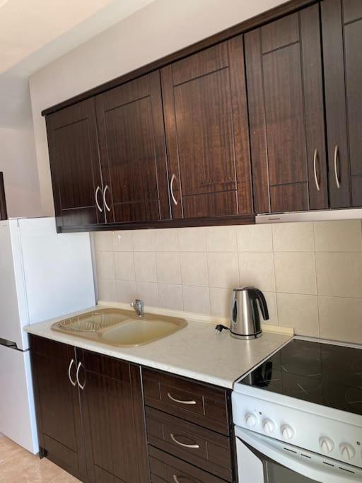 Raise Mirivili Serviced Apartment อเล็กซานโดรโพลิส ภายนอก รูปภาพ